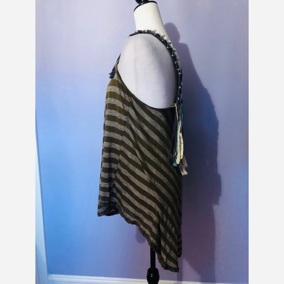 Gimmicks NWT Open weave yarn yoke and fringe tank - Picture 4 of 6